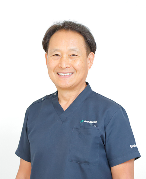 院長 白本 光鶴